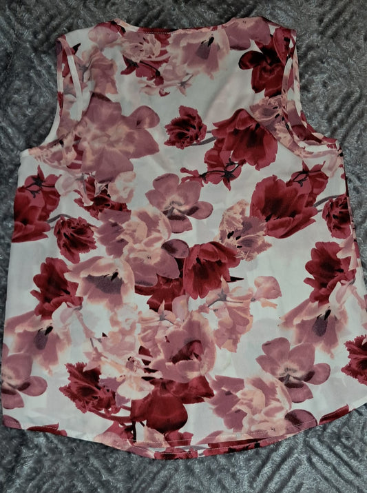 Floral sleeveless Blouse