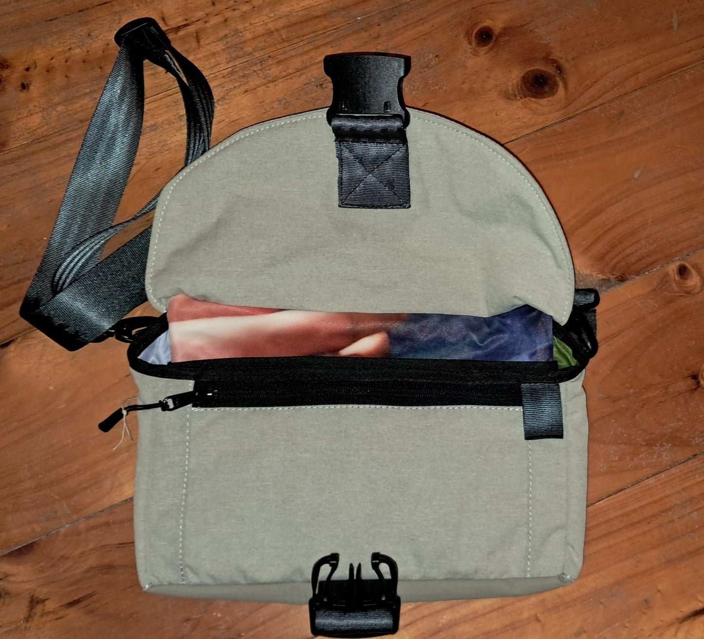 Sealand Messenger Crossbody Bag