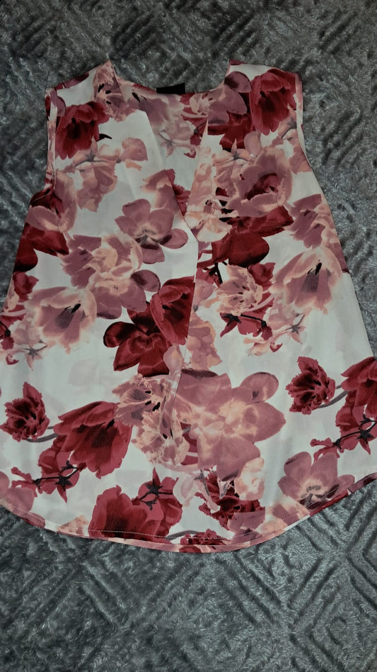 Floral sleeveless Blouse